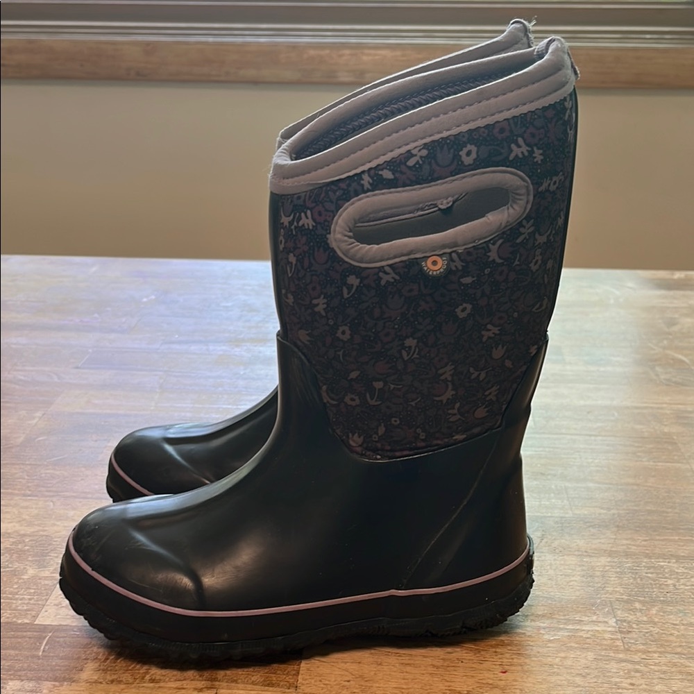 Bogs Kids Boots in Black and Gray